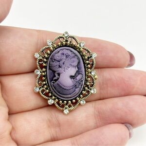 Vintage Style Victorian Purple Cameo Small Dainty Brooch Gold-Tone Rhinestones